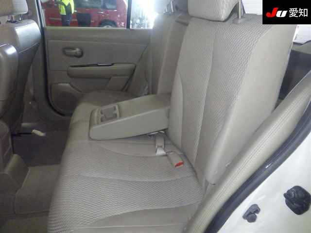 NISSAN TIIDA 2010