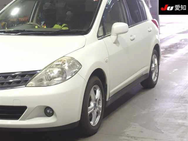 NISSAN TIIDA 2010