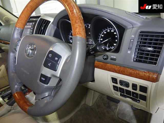 TOYOTA LAND CRUISER 2013