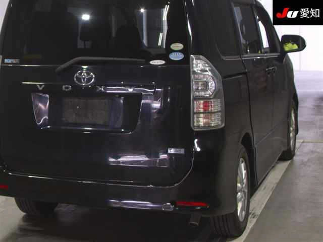 TOYOTA VOXY 2010