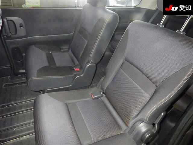 NISSAN SERENA 2010