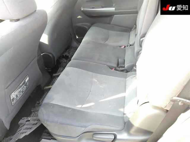 TOYOTA PRIUS ALPHA 2011