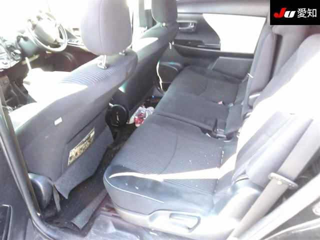 TOYOTA PRIUS ALPHA 2017