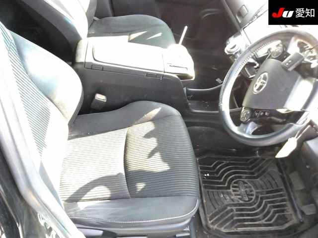 TOYOTA PRIUS ALPHA 2017