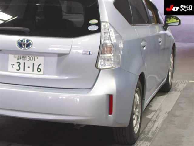 TOYOTA PRIUS ALPHA 2011