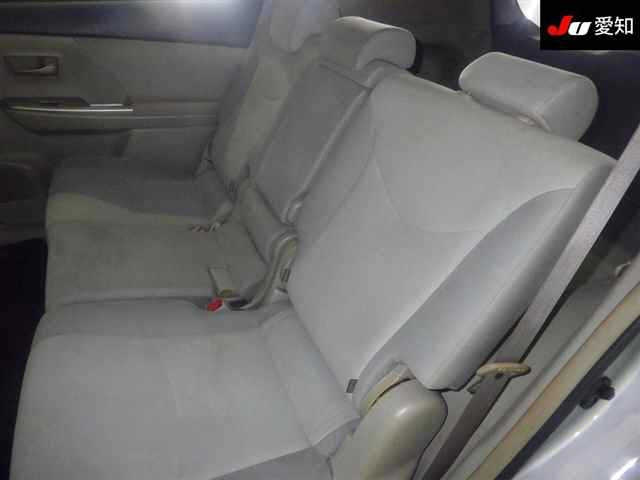 TOYOTA PRIUS ALPHA 2011