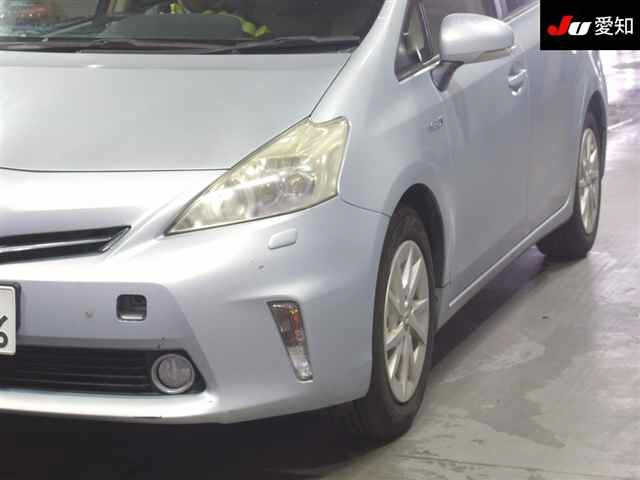 TOYOTA PRIUS ALPHA 2011