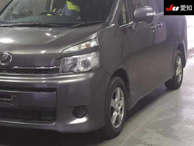 TOYOTA VOXY 2012