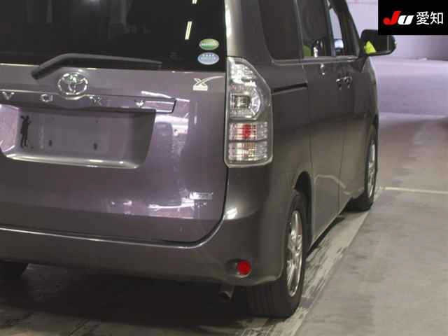 TOYOTA VOXY 2012