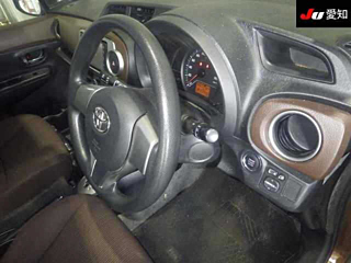 TOYOTA VITZ 2011
