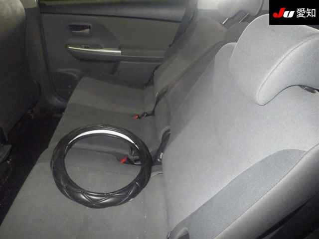 TOYOTA PRIUS ALPHA 2013