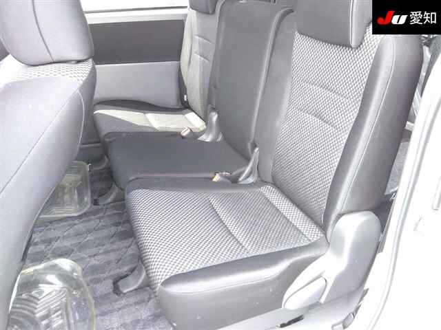TOYOTA NOAH 2008