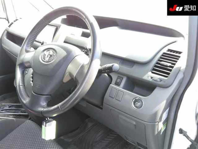 TOYOTA NOAH 2008