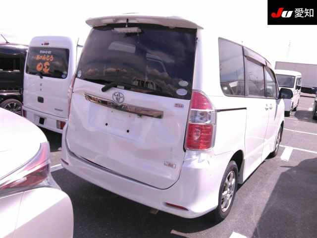 TOYOTA NOAH 2008