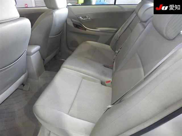 TOYOTA PREMIO 2013
