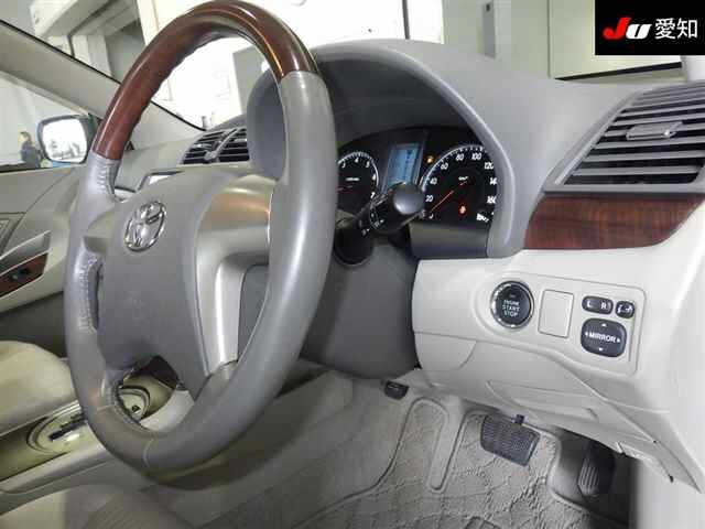 TOYOTA PREMIO 2013
