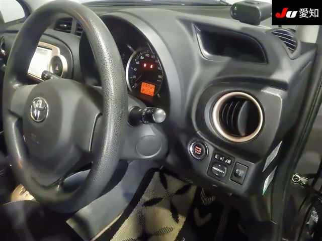 TOYOTA VITZ 2013