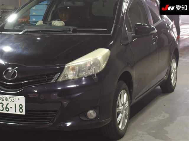 TOYOTA VITZ 2013