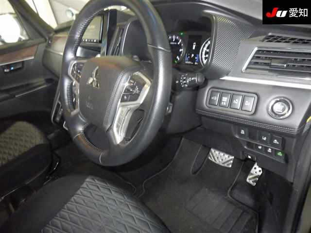 MITSUBISHI DELICA D5 2023
