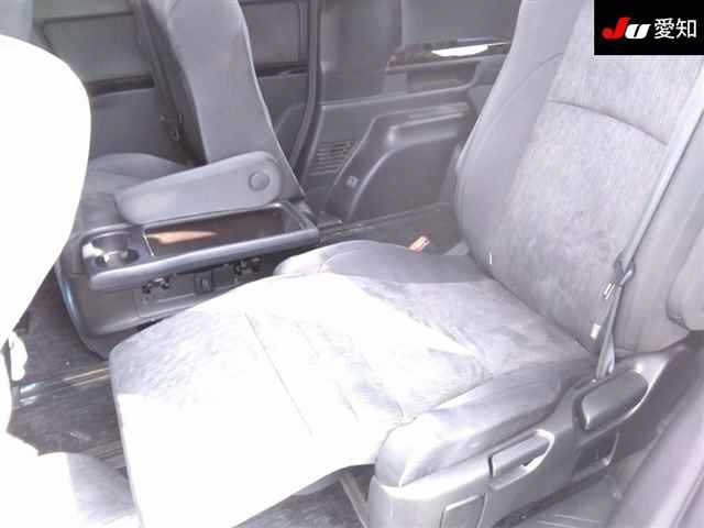 TOYOTA VELLFIRE 2013