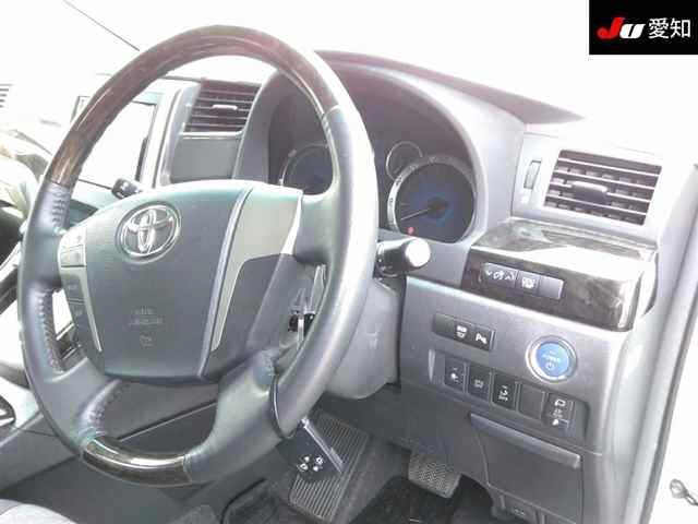 TOYOTA VELLFIRE 2013