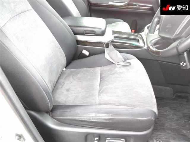 TOYOTA VELLFIRE 2013