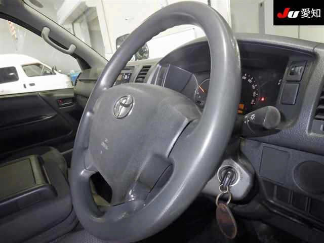 TOYOTA HIACE VAN 2018