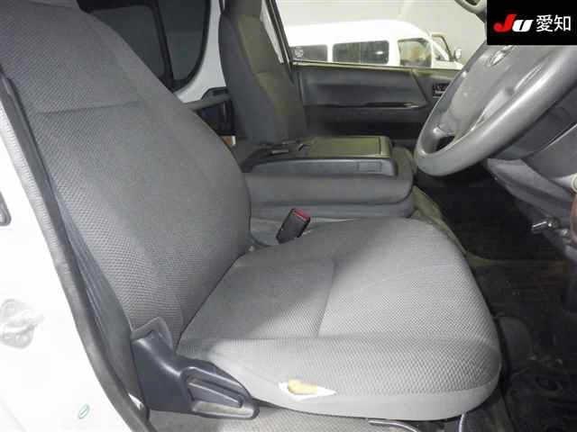 TOYOTA HIACE VAN 2018