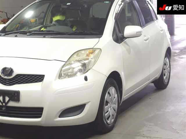 TOYOTA VITZ 2010