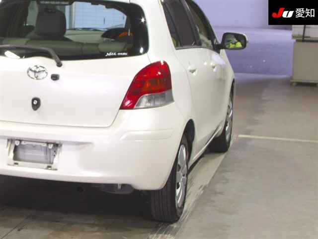 TOYOTA VITZ 2010