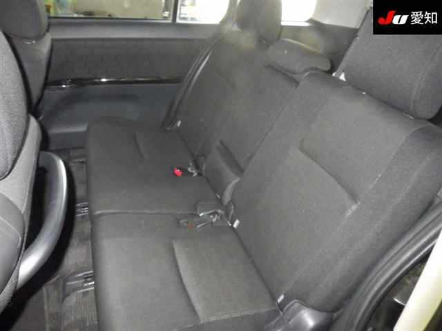 TOYOTA ISIS 2011