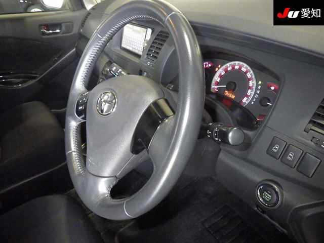 TOYOTA ISIS 2011
