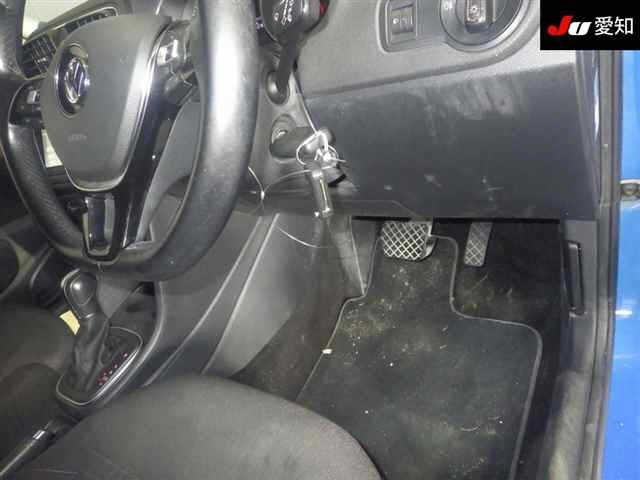 VOLKSWAGEN POLO 2015
