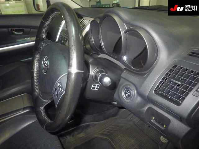 TOYOTA HARRIER 2010