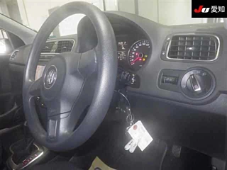 VOLKSWAGEN POLO 2011