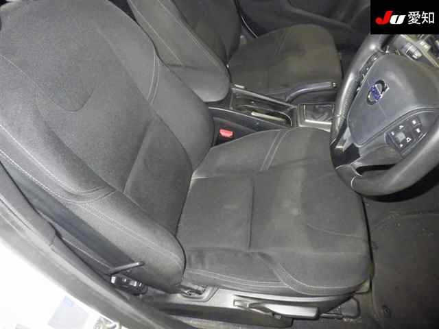 VOLVO V40 2015