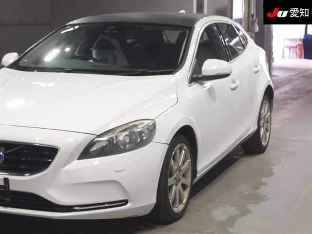 VOLVO V40 2015