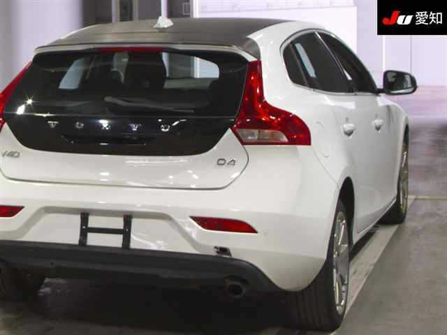 VOLVO V40 2015