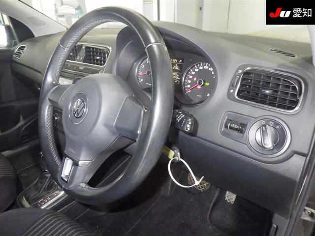 VOLKSWAGEN POLO 2010