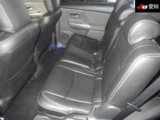 TOYOTA PRIUS ALPHA 2012