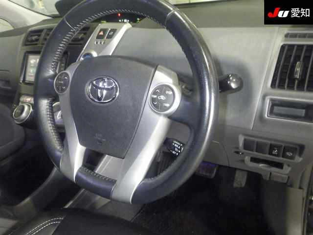 TOYOTA PRIUS ALPHA 2012