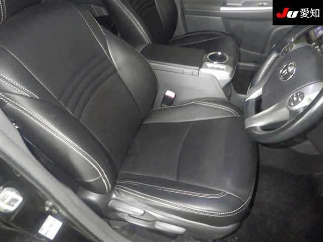 TOYOTA PRIUS ALPHA 2012