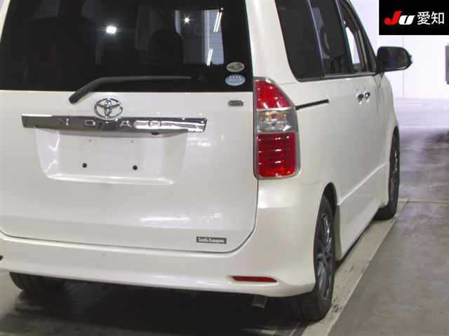 TOYOTA NOAH 2008