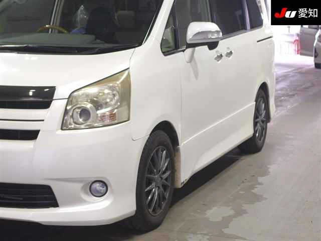 TOYOTA NOAH 2008