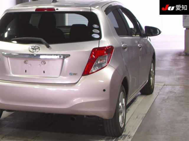 TOYOTA VITZ 2011