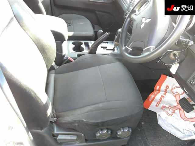 MITSUBISHI PAJERO 2009