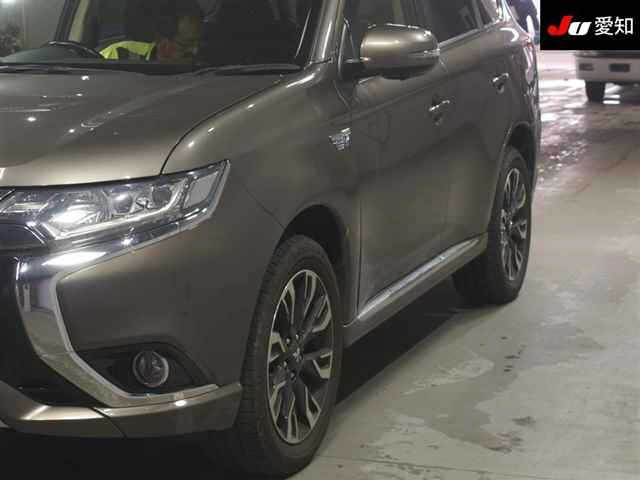 MITSUBISHI OUTLANDER PHEV 2016