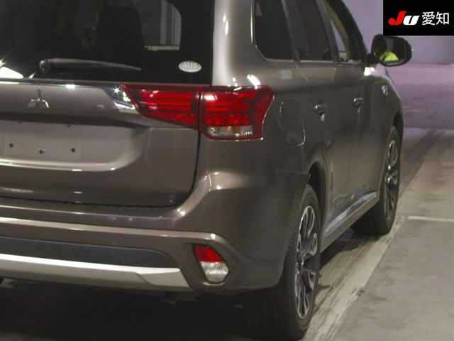 MITSUBISHI OUTLANDER PHEV 2016