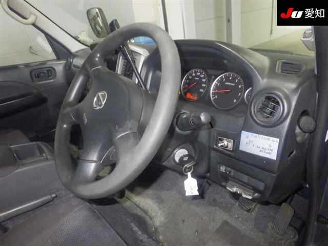 NISSAN CARAVAN 2009