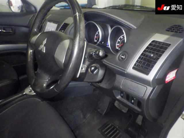 MITSUBISHI OUTLANDER 2011